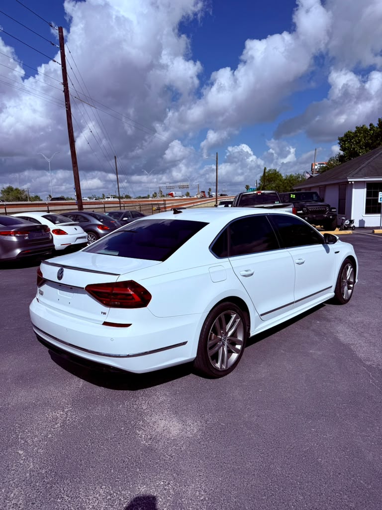 2019 Volkswagen Passat R-Line
